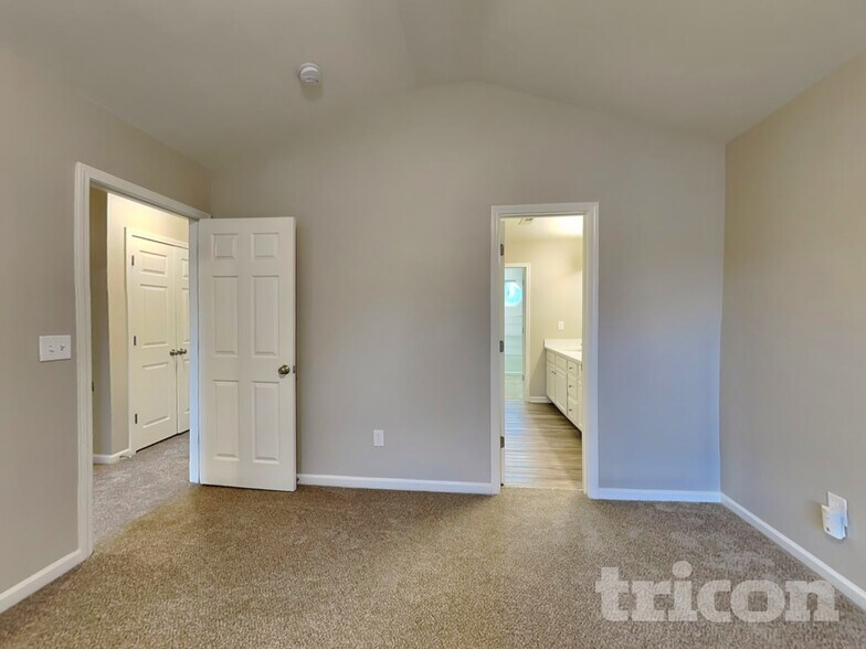 Building Photo - 9514 Parkridge Dr