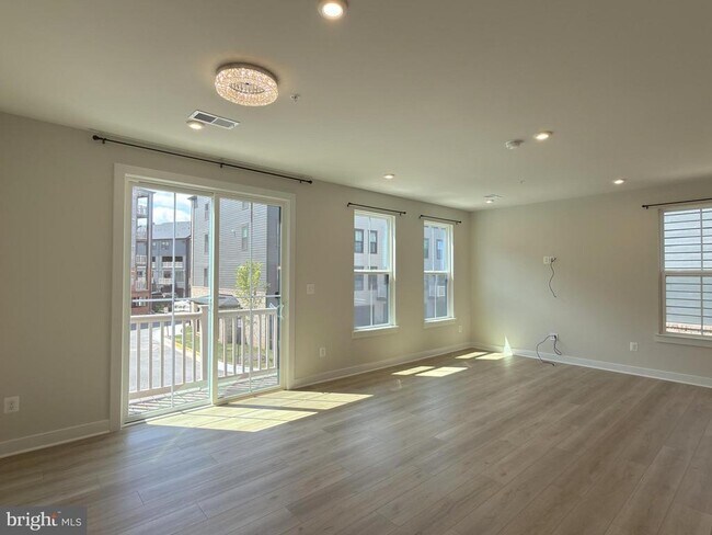Building Photo - 14441 Albemarle Point Pl