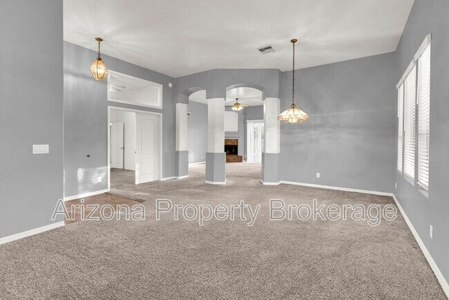 Building Photo - 1988 E Divot Dr