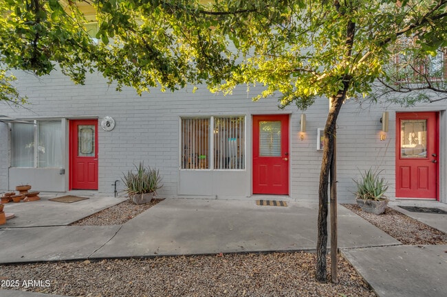 Building Photo - 2021 S Granada Dr