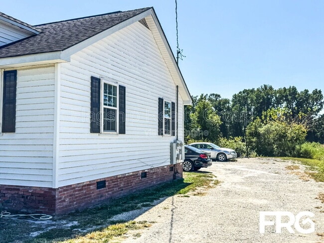 Building Photo - 1716 Tommys Rd