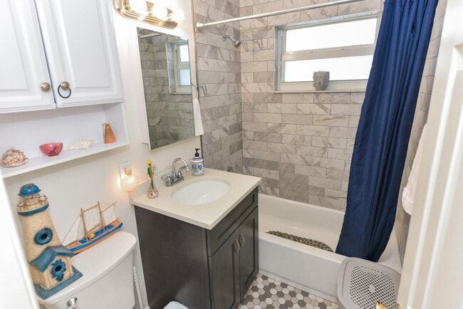 Building Photo - 727 Bunker Rd