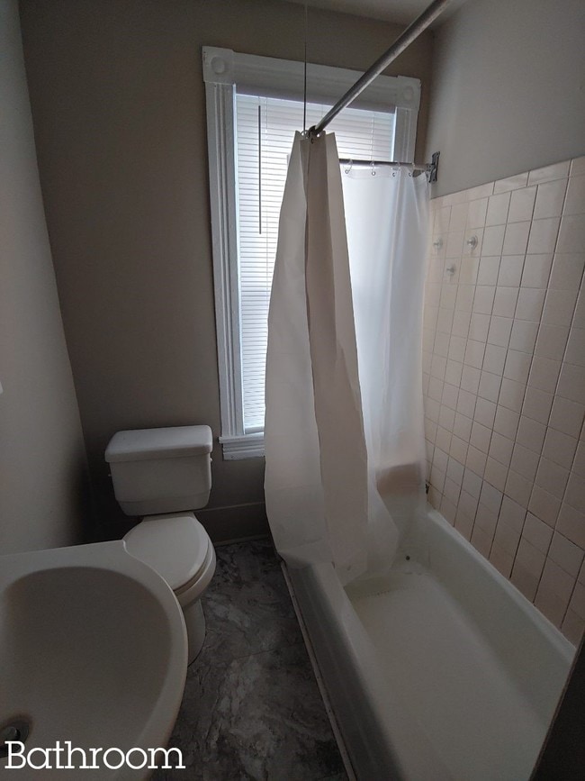 Building Photo - 206 S Ann St