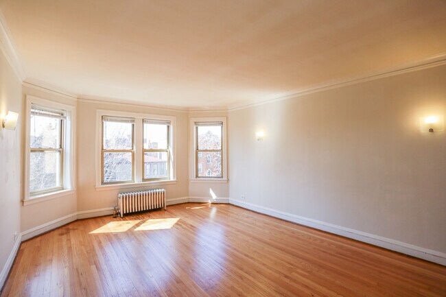 Building Photo - 7443 N Claremont Ave