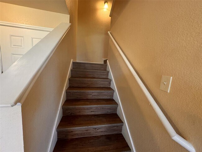 Building Photo - 12840 St Mary Dr