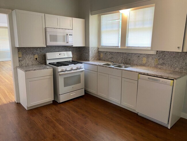 Building Photo - Highland 3BR/1BA by Centenary College