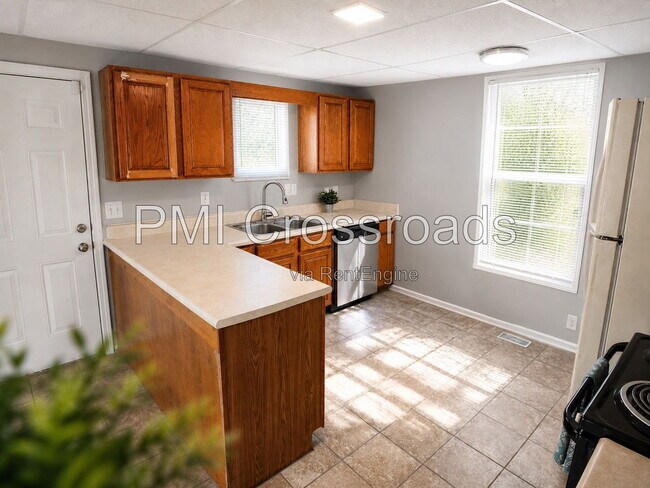 Building Photo - 153 S Cypress Ave