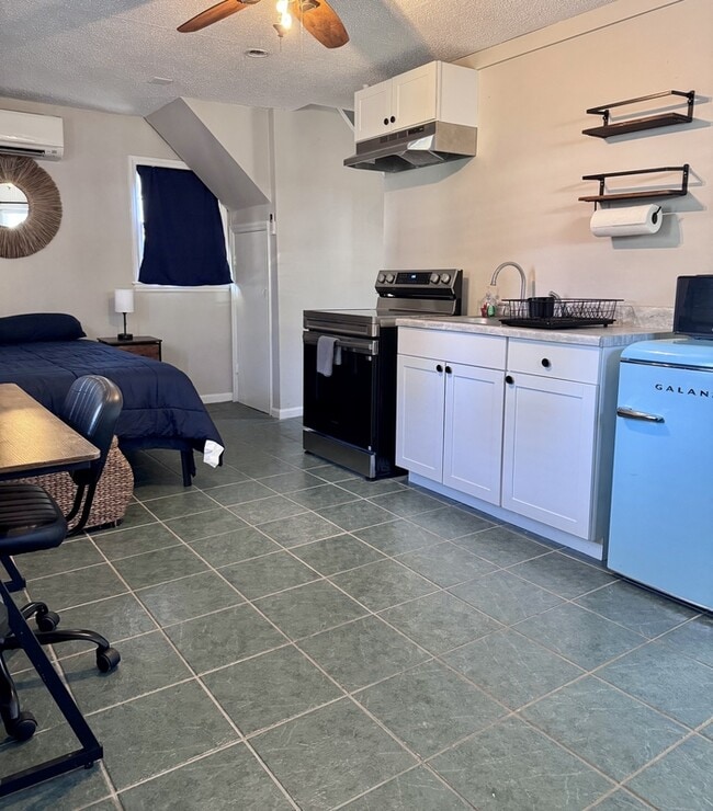 Building Photo - 1105 W Rock Spring Rd