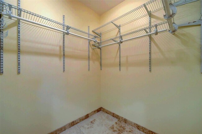Building Photo - 809 Castle Ridge Rd