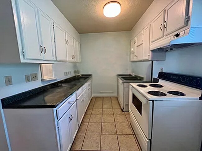 Building Photo - TOWNHOME AVAILABLE FOR RENT IN LAFAYETTE!