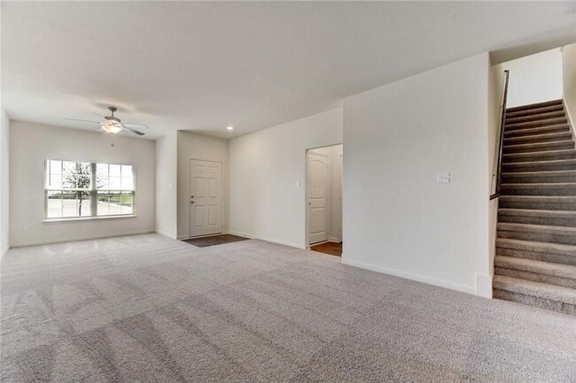 Building Photo - 360 Cres Park Dr