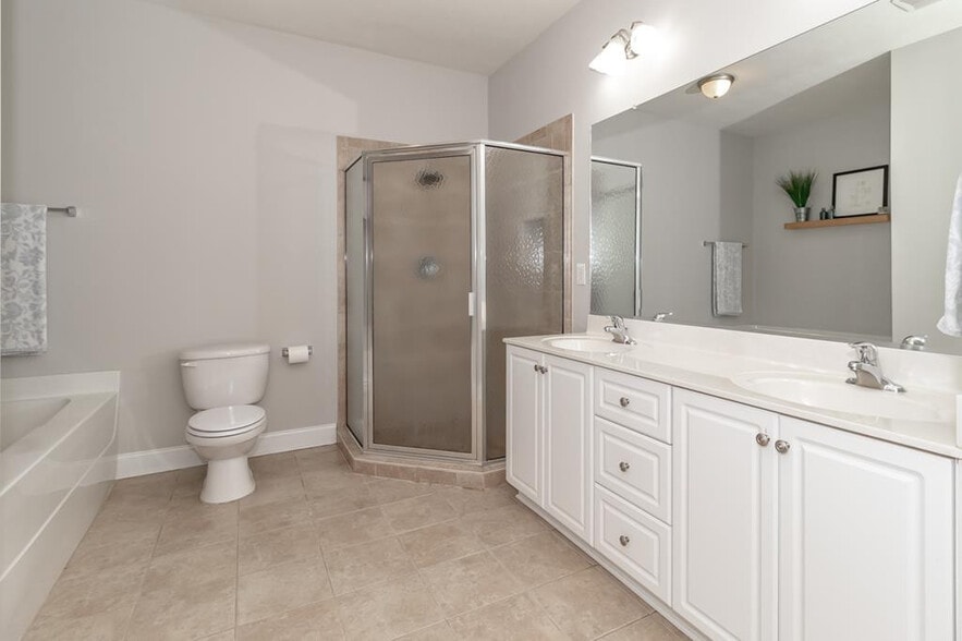 Master bath - 434 Bowen Fls