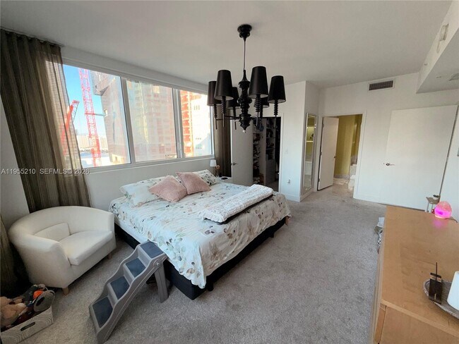 Building Photo - 253 NE 2nd St