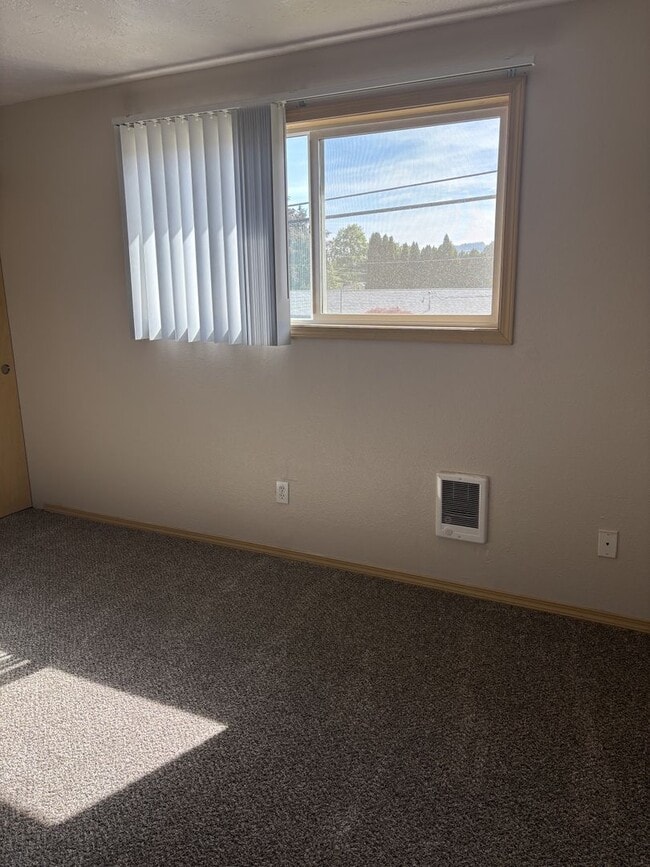Building Photo - REDUCED RENT & 1ST  FULL  MONTH'S  RENT  FREE  |  Pets Welcome!  |  NO monthly Pet Rent