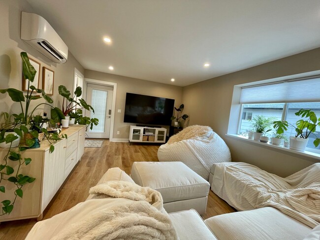 Building Photo - Charming 3Bed 2Bth Montavilla Neighborhood with Detached Additional Living Area and Backyard Grea...
