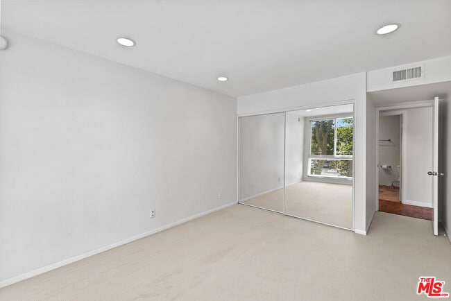 Building Photo - 1340 S Beverly Glen Blvd
