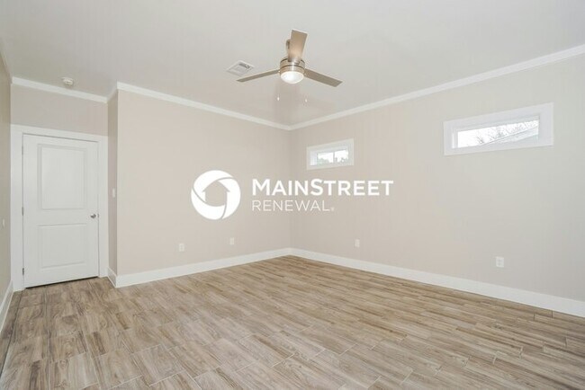 Building Photo - 4 Bedroom Pet-Friendly Home in San Antonio, TX with Main Street Renewal