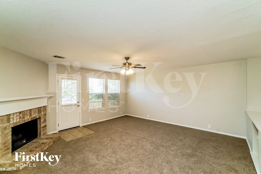 Building Photo - 3838 Sausalito Fern