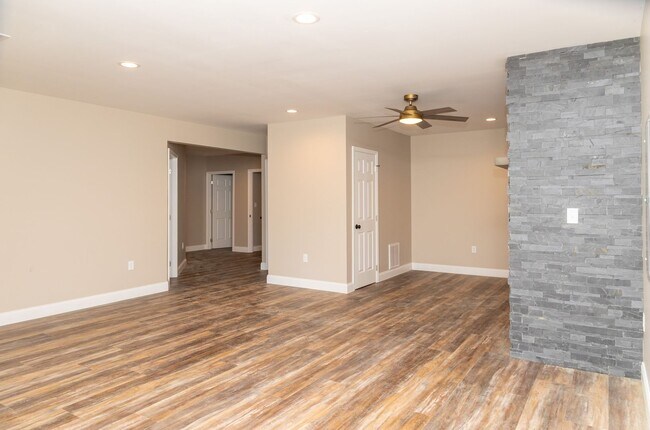 Building Photo - Condo Living 26 Hundred sq Ft!!