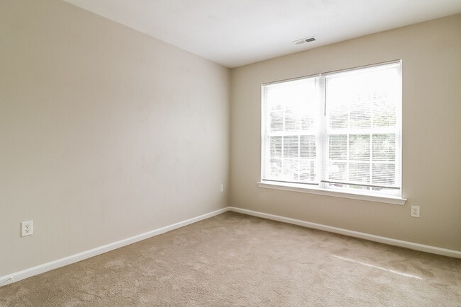 Building Photo - Cute 3BR, 2.5BA home
