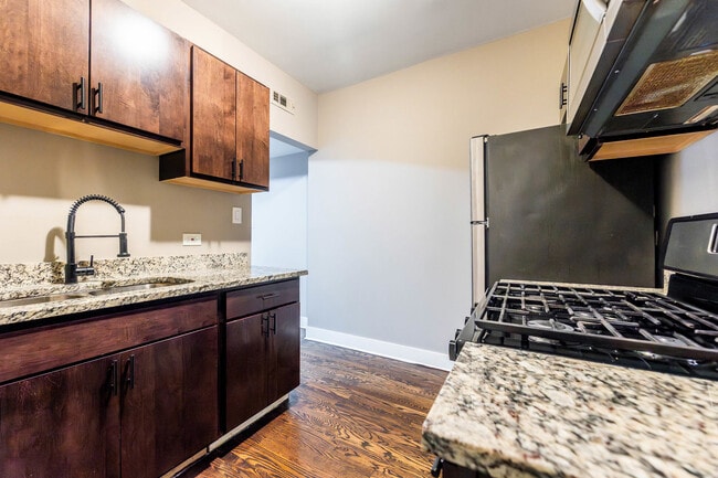 Building Photo - 620 E 73rd St