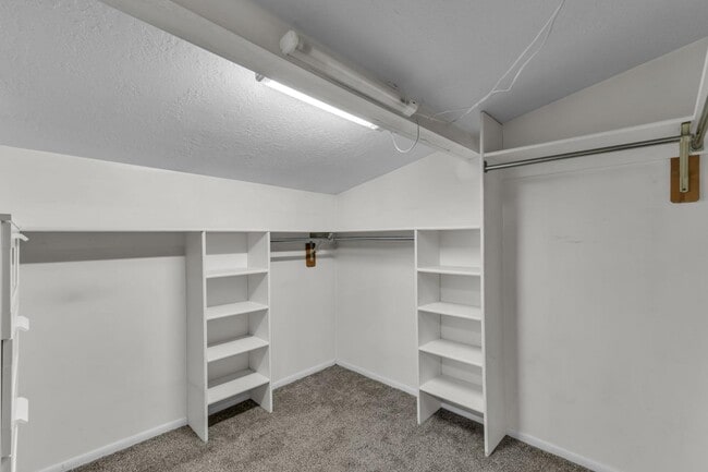 Building Photo - 951 E 700 S