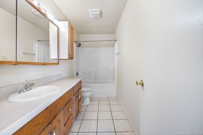 Building Photo - 1118 W Goodwin St