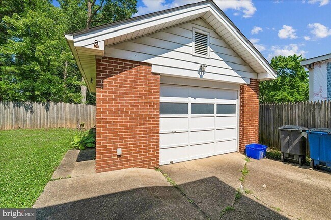 Building Photo - 1103 Playford Ln
