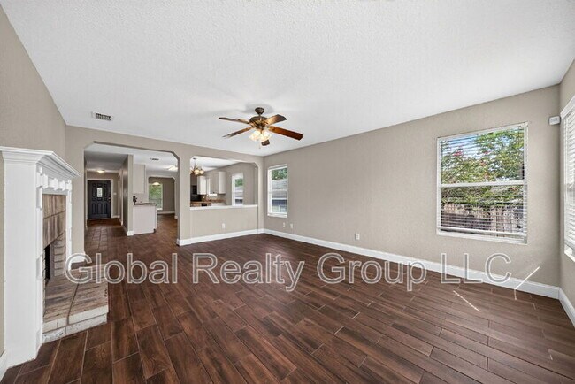 Building Photo - 117 Creek Run