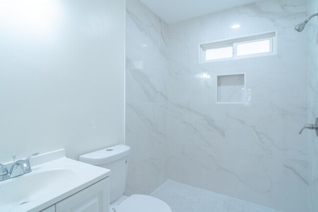 Building Photo - 6406 Shane Pl