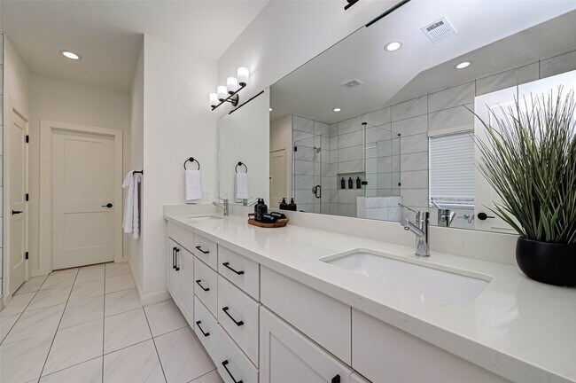 Building Photo - 4101 Edison St