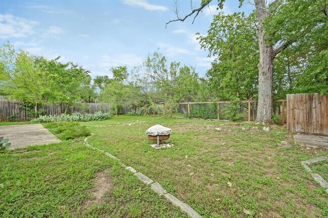 Building Photo - 6511 Lancret Hill Dr