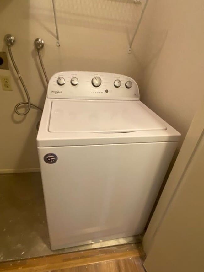 Building Photo - LOCATION, LOCATION 2 Bedroom 2 Bathroom Condo