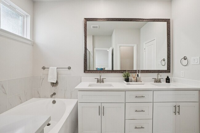 Building Photo - 11422 Chepstow Crescent Ct