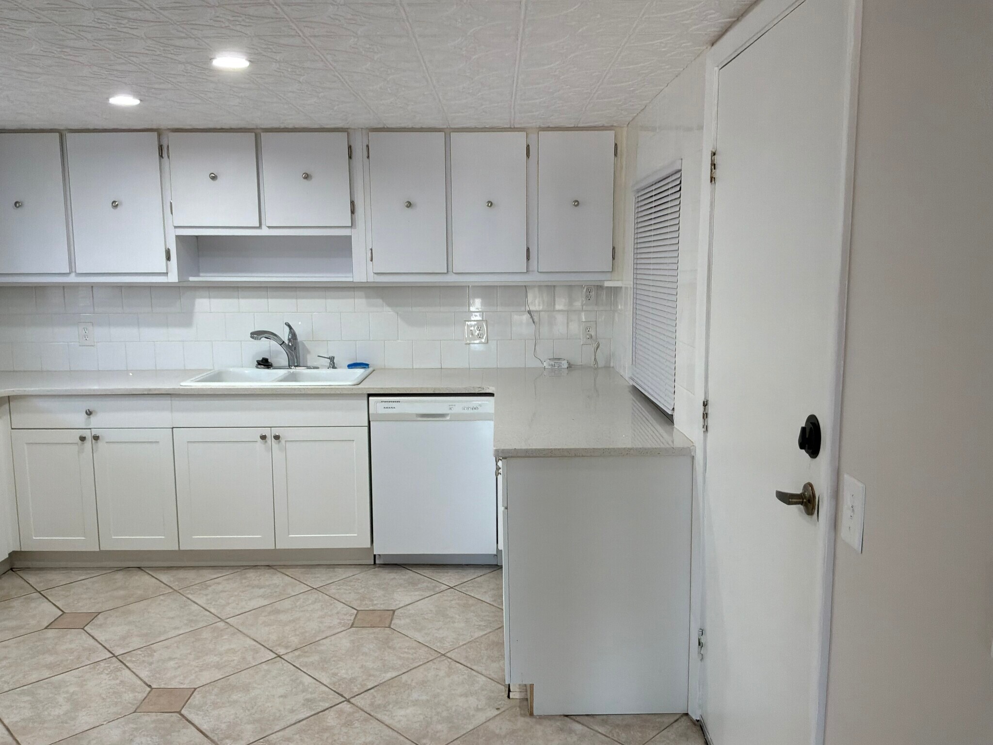 Kitchen - 4600 Ocean Beach Blvd