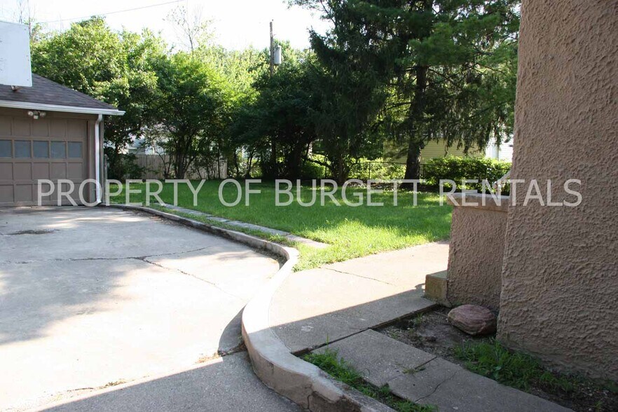 Building Photo - 308 W Stadium Ave