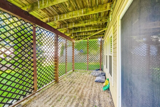 Building Photo - Cool on Cool Spring! Large SF 4 Bed + 2.5 BA