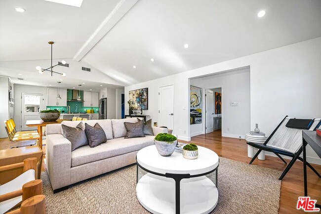 Building Photo - 2751 Midvale Ave