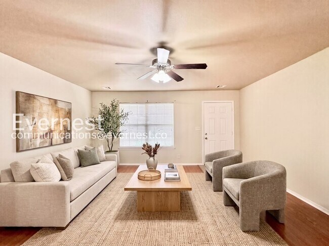 Building Photo - 3 Bed/2 Bath Home with Garage / Pet-Friendly / Available Now!