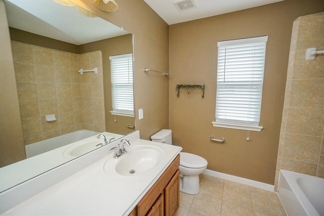 Building Photo - 3211 London Ln