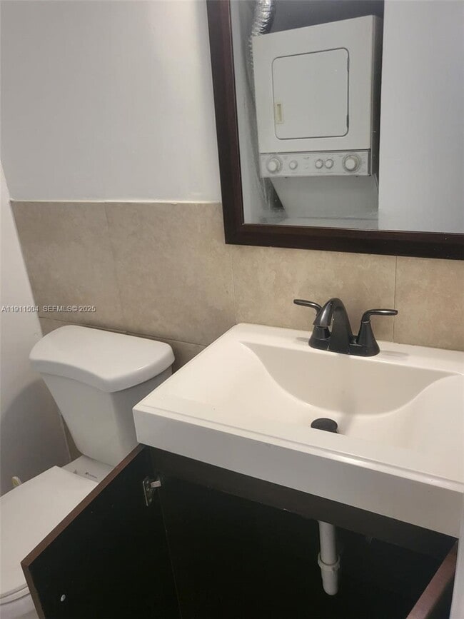 Building Photo - 2554 NW 52nd Ave