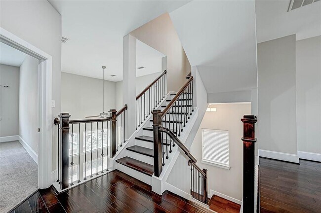 Building Photo - 6711 Saxton Manor St
