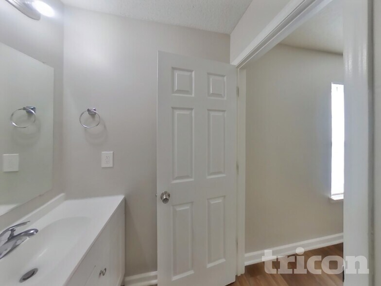 Building Photo - 1122 Waverly Pl Dr