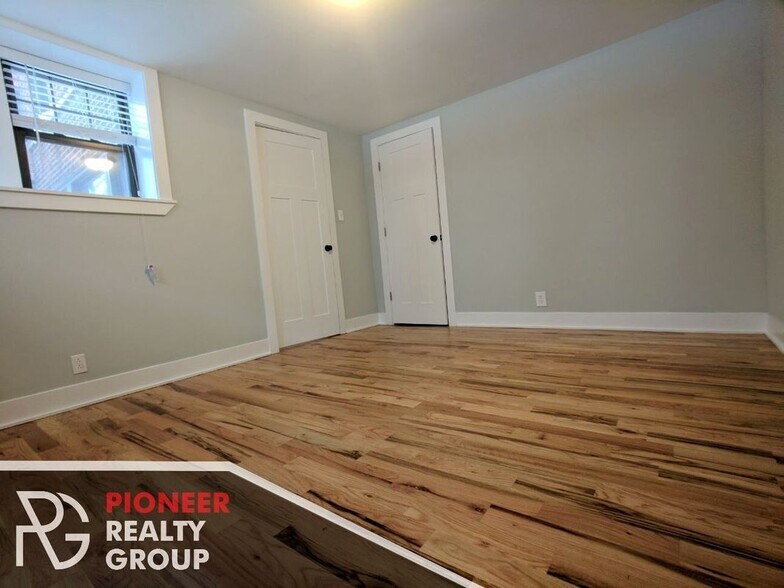 Building Photo - 4407 N Wolcott Ave