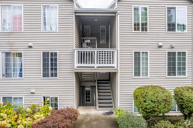 Entrance - Hunnington House Apartments