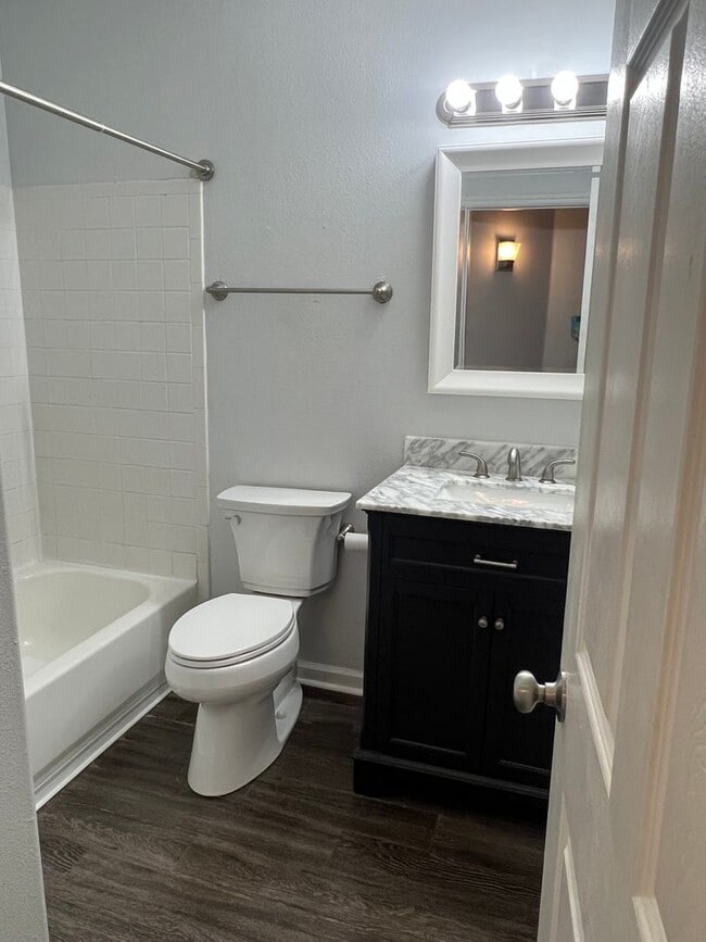 Building Photo - Great first floor unit at  Plantation Point