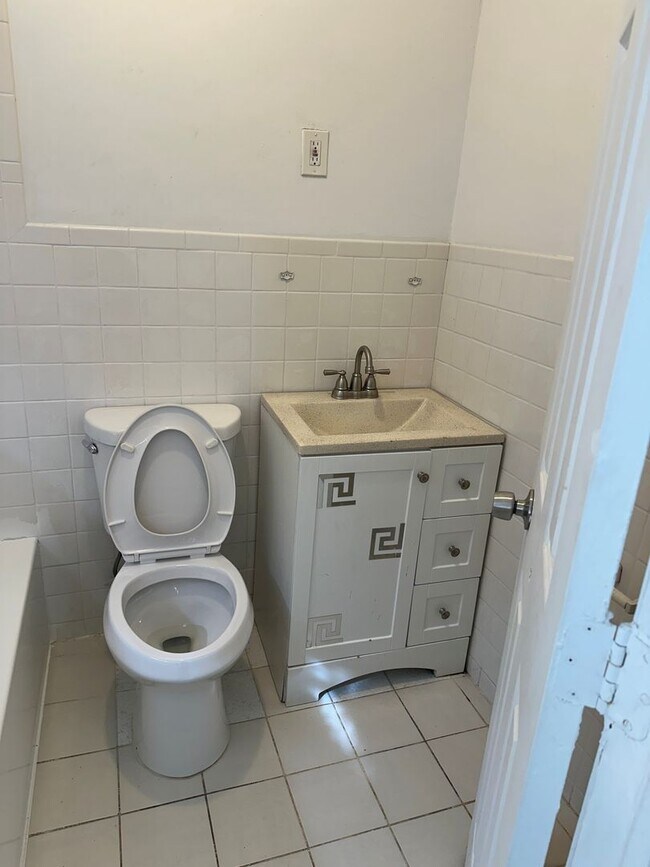 Building Photo - 212 NW 11th St