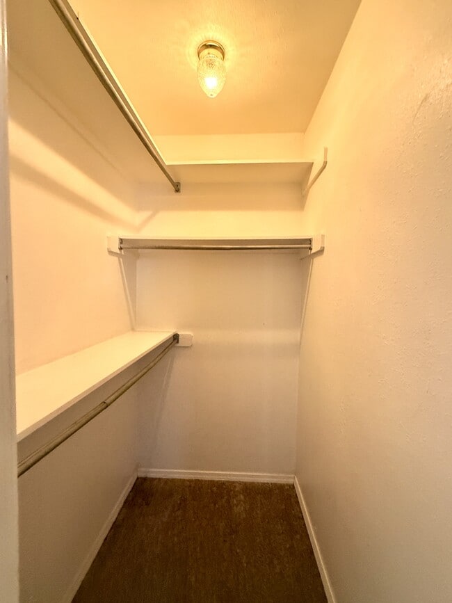 Building Photo - 2412 Cimmaron Dr