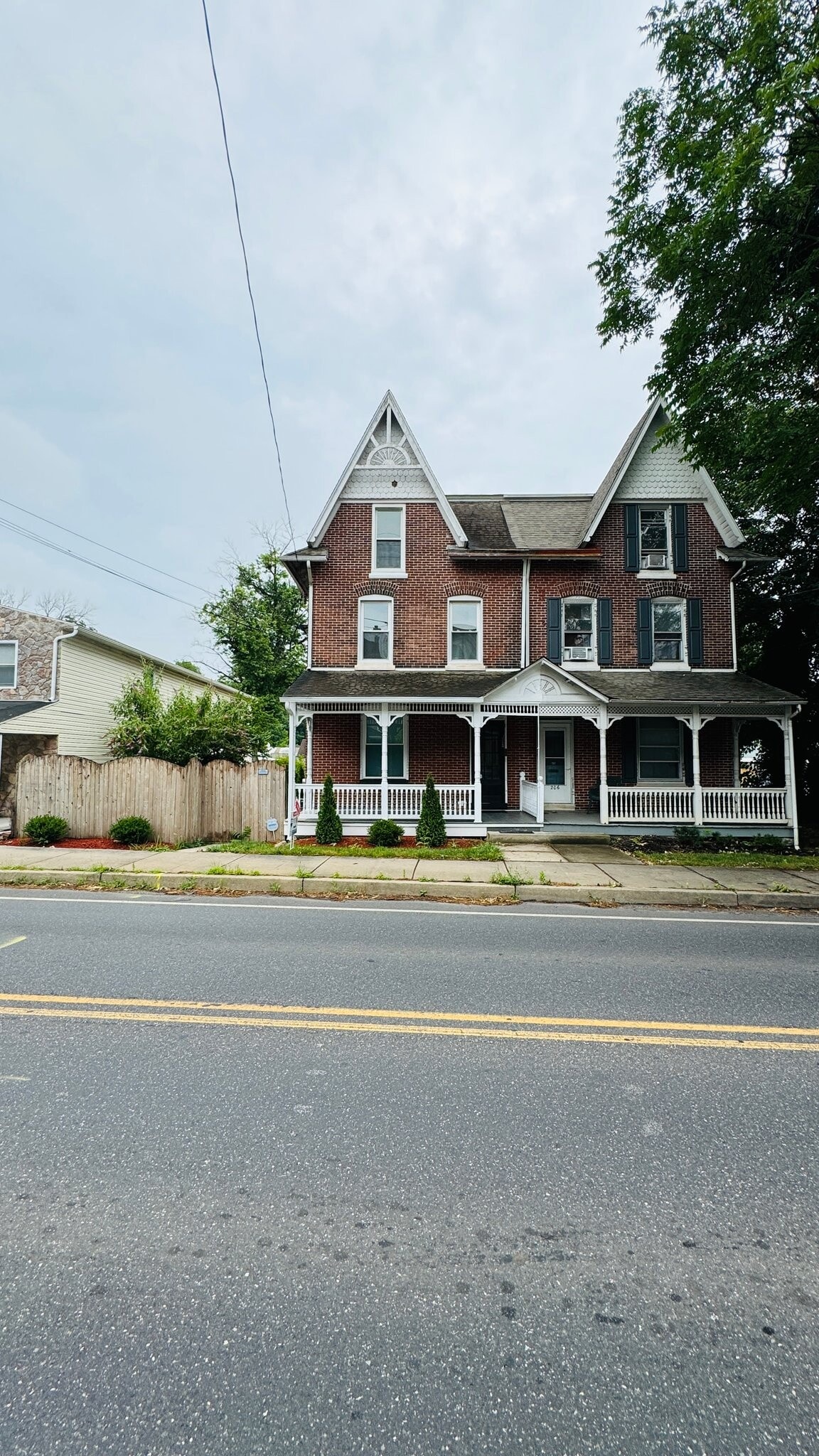 Building Photo - 208 Bridge St