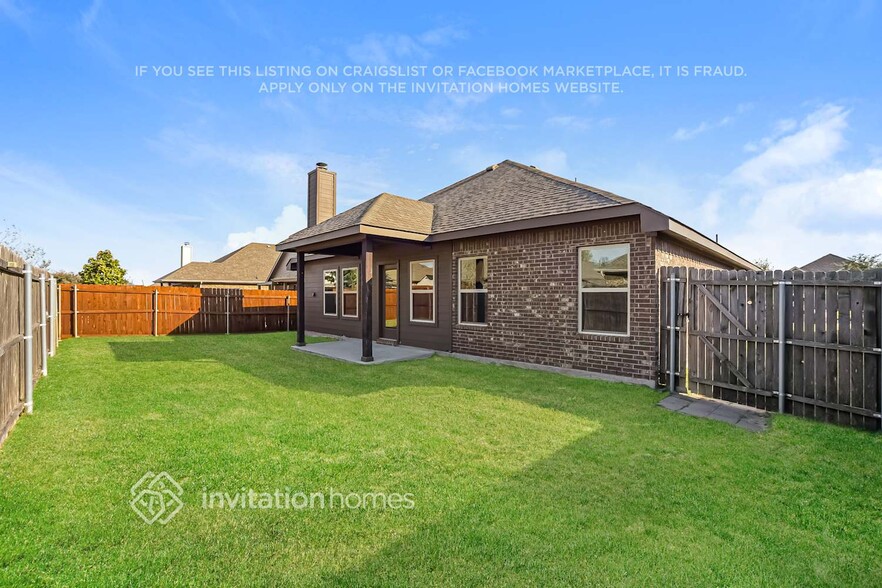 Building Photo - 215 Range Rd